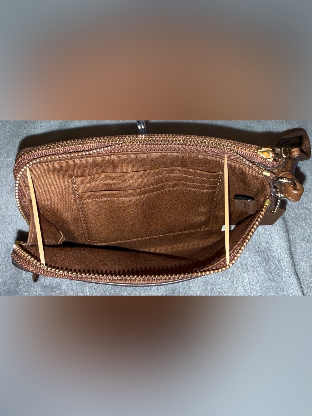Coach Brown Pebbled Leather Double Corner Zip Wallet Wrislet Gold Logo& Hang Tag - Picture 8 of 8